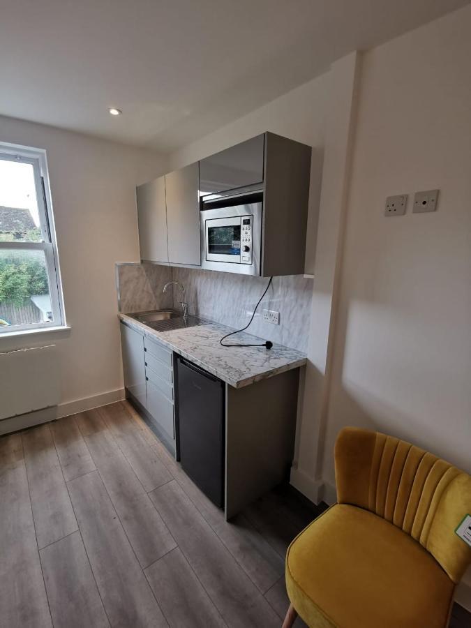 Marine Villa Hotel & Suites - Close To Beach, Train Station & Southend Airport Exterior foto