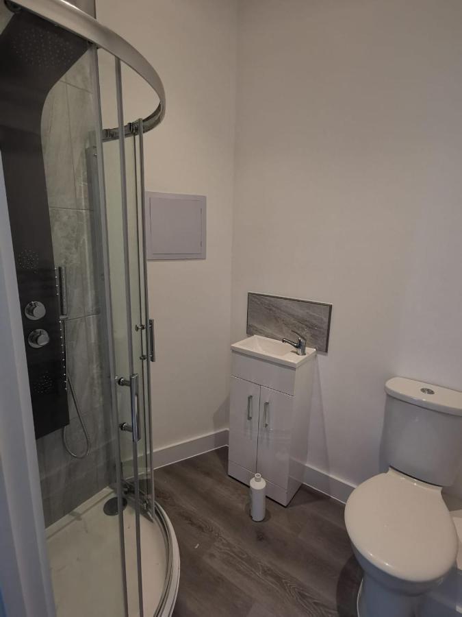 Marine Villa Hotel & Suites - Close To Beach, Train Station & Southend Airport Exterior foto